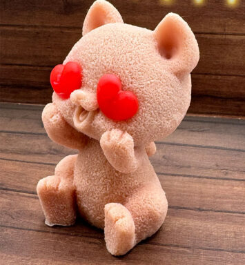 Lovebug – The Adorable Soap Cat with Heart Eyes